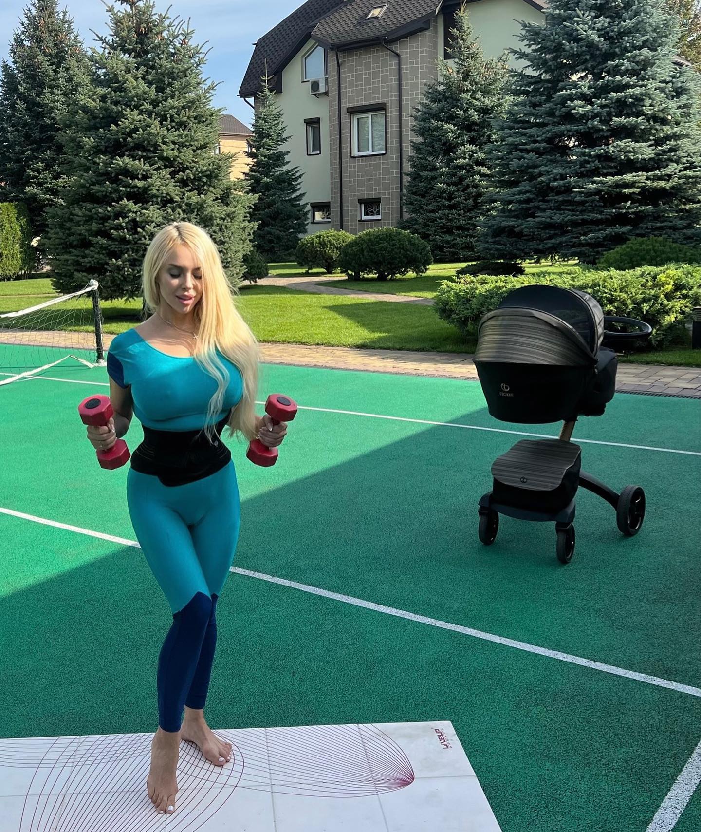 Українська співачка і зірка Playboy замилувала фото новонародженої донечки Євлалії